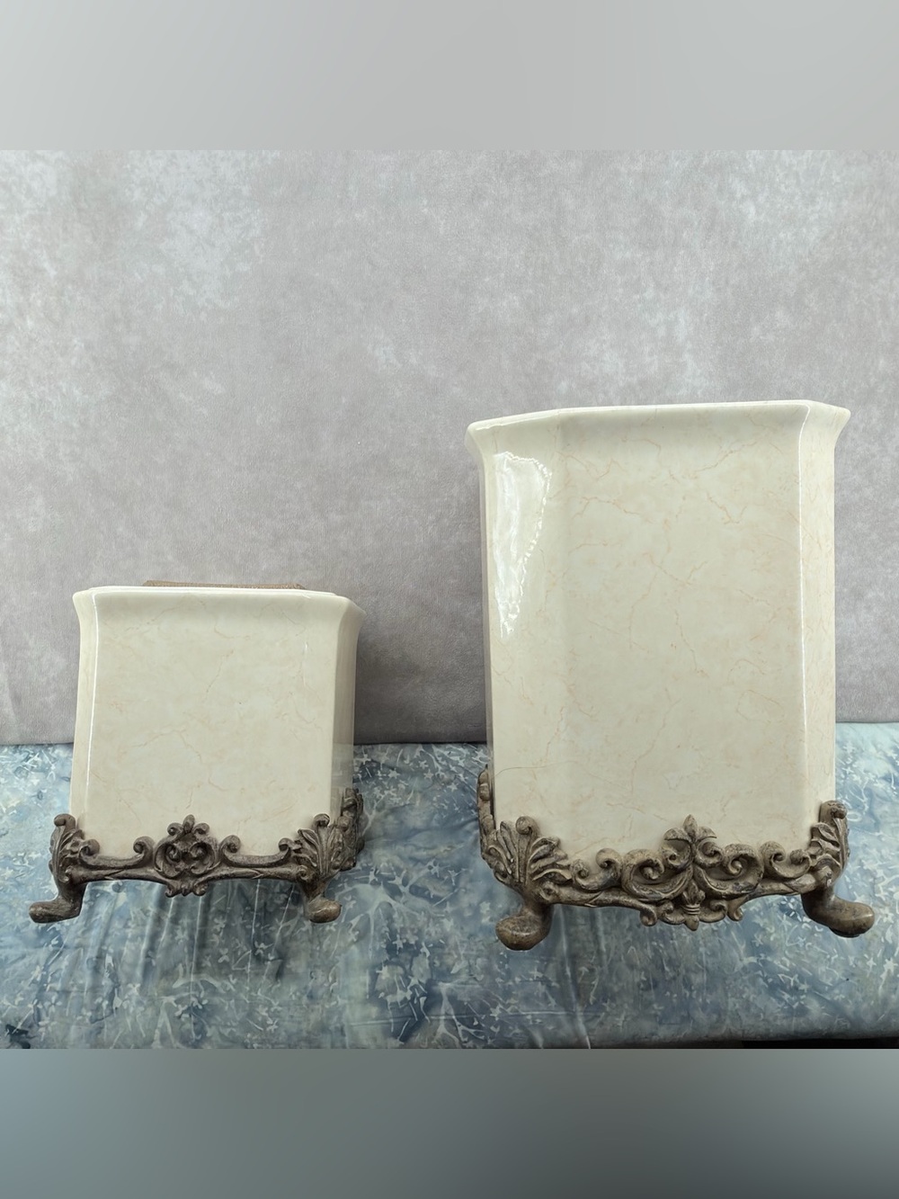 Ivory Springmaid Faux Marble Bathroom Accessory Set tissue cover & wastebasket